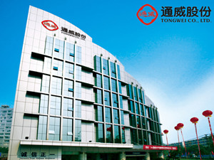                 	                    	1月8日晚间，通威股份发布2017年度业绩预增公告显示，公司预计2017年实现归属于上市公司股东的净利润与上年同期相比，将增加81977.95万元-102472.44万元，同比增加80%-100%；实现扣除非经常性损益的净利润与上年同期相比，将增加122632.95万元-134896.25万元，同比增加200%-220%。		对于2017年业绩大幅增长的原因，通威股份称主要有四个：一是2017年光伏行业高速发展；二