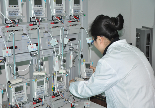 　　为进一步加强对水表、电能表、燃气表和热能表的监督管理，切实维护广大人民群众的合法权益，宁夏银川市市场监督管理局在全市开展了民用&ldquo;四表&rdquo;计量专项监督检查。&nbsp;&nbsp;(图片来自网络，侵删)&nbsp;　　宁夏银川市市场监督管理局主要检查在用民用&ldquo;四表&rdquo;是否存在未经首次检定或者首次检定不合格就安装使用的违法行为、是否存在利用民用&ldquo;四表&rdquo;进行计量作弊等违法行为；计量检定机构开展民用&ldquo;四表&rdquo;的强制检定工
