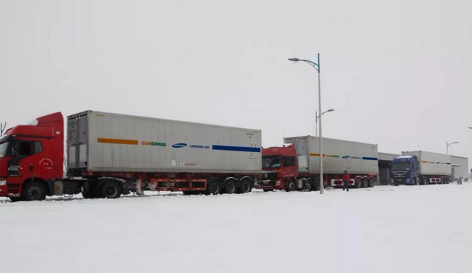	中国储能网讯：元旦后的合肥迎来了今冬第一场大雪，正所谓瑞雪兆丰年，阳光电源进入出货爆发期，捷报频频。继北美数十兆瓦时调频调峰项目投运后，阳光电源储能业务成功突破加拿大市场，多批兆瓦级储能系统顺利发货，再次彰显了阳光储能系统在国际高端市场的认可度