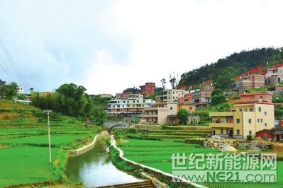 福庭村坐落于南安市翔云鎮(zhèn)高海拔地區(qū)，以種植百香果、生姜、芥菜等經濟作物為主，是泉州市級重點扶貧村。



過去一年，村兩委利用網絡打開農產品銷路，大大增加村民收入;大力發(fā)展光伏產業(yè)，村財收入明顯增加