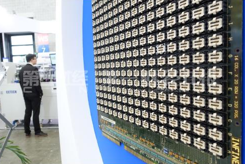             	“整个产业都在悬崖边儿上跳舞，只是以为还没掉下去。”华为海思的一名内部人员对于近期持续发酵的“芯片漏洞门”感叹