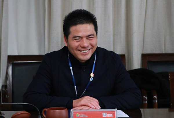                 	                    	1月12日，德国前国防部长、前联邦议院成员、前社会民主党主席鲁道夫&bull;沙尔平(Rudolf Scharping)莅临远东参观座谈。远东控股集团创始人、董事局主席、党委书记蒋锡培，投资人、远东控股集团董事、远东智慧能源股份有限公司（股票简称：智慧能源 股票代码：600869）董事长蒋承志，远东智慧能源投资有限公司及智慧能源董办相关代表参加接待并座谈