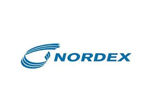             	近日，Nordex集团宣布获得了三个独立的美国风电场的两个大型公用事业订单。订单总计263台涡轮机（AW125/3000和AW125/3150型号），总装机容量约为820兆瓦