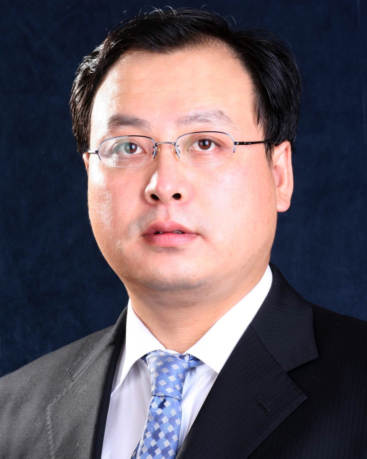 　　编者按：亚洲洁能资本（Asia Clean Capital,简称ACC）是高盛集团在中国投资的唯一一家专注于分布式光伏发电项目投资运营的开发商，自2015年转型做分布式，从零起步，锁定自发自用、余电上网的工商业分布式市场，2017年分布式光伏装机达140MW，且将2018年目标锁定在240-300MW。就工商业分布式市场、融资、补贴下调、运维等热门话题，记者近日专访了ACC资深副总裁唐昊