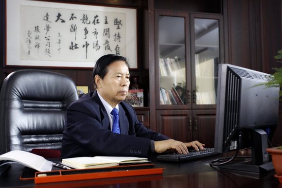 　　中国是一个网络大国，伴随着我国在网络安全、自主可控方面一系列政策的出台，对IT系统运行起到关键支撑作用的国产数据库软件获得了难得的发展机遇，同时也面临新的竞争与挑战。　　那么，在当前的大数据时代，国产数据库企业与国际巨头如何抢夺市场？数据库产品的国产化进程如何？在新的竞争环境中下一步的发力点是什么？为此，记者专访了首个走向世界的国产数据库和大数据企业的掌门人——武汉达梦数据库有限公司董事长冯裕才