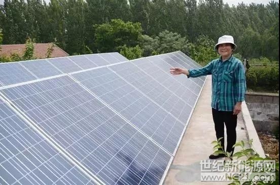 &nbsp;历经2年层层审批，中国人民财产保险股份有限公司针对光伏电站发电收入损失推出的补偿保险近日终于落地!据了解，随着保险与光伏产业的日益融合，近年来业内也有其它保险公司推出光伏发电收入相关保险。而此次中国人保财险推出的这一光伏发电收入损失补偿险最大亮点在于：以来自气象部门、美国国家航天航空局(NASA)或双方责任人共同认可的第三方机构的太阳辐射量数据作为理赔依据，相较于其它类似保险起赔点略低于当地太阳辐射量平均值的形式而言，这种方式更为公平