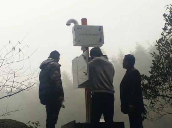 　　近日，广西桂林市又一大气负离子自动监测站建成并投入运行，这是桂林市第四个监测站。&nbsp;&nbsp;图片来自新浪广西&nbsp;　　那么，什么是大气负离子自动监测站？&nbsp;　　大气负离子自动监测站，主要监测空气中的负离子浓度
