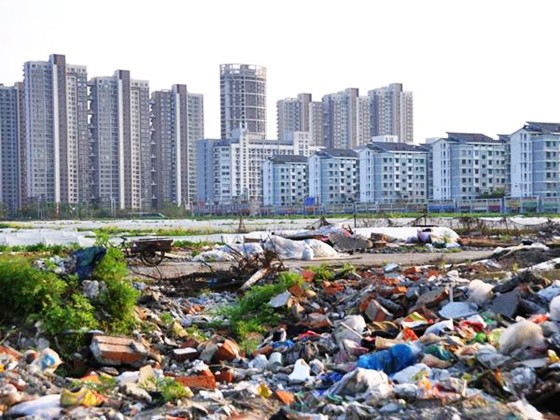 城市垃圾 (资料图 图片来源网络)“设市城市生活垃圾处理率98.74%,县城生活垃圾处理率87%;资源化利用企业35个,年资源化处置能力超6000万吨,居全国前列。”1月16日,河南省政府新闻办召开新闻发布会,介绍城市垃圾处理这一民生实事的完成情况
