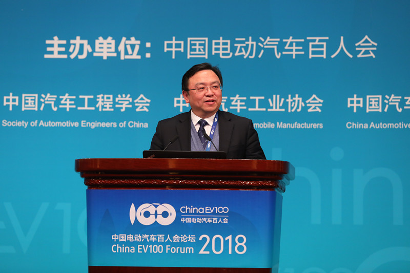 	中国储能网：1月20日，中国电动汽车百人会论坛（2018）在北京钓鱼台国宾馆召开，比亚迪股份有限公司董事长王传福发表了主题演讲，演讲内容如下：	&nbsp;尊敬的徐部长，各位朋友，大家下午好！董扬秘书长说得很对，纯电动北汽是第一。我们比亚迪做的产品比较早，我们纯电动加插电式混动新能源车加在一起差不多11万辆，再加14000台的电动大巴，还有4000台的电动卡车，加在一起大概13万辆左右，这是比亚迪17年做的