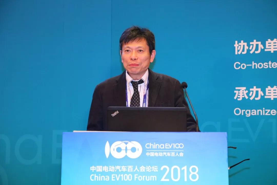 	各位专家，各位老师，下午好！非常高兴有这个机会来参加百人会论坛，来跟大家共同探讨如何普及新能源汽车。我今天讲的课题是如何洞察车载动力电池心灵的分析解析技术，主要用于电池安全性、寿命智能型预测与新型固体电池的开发
