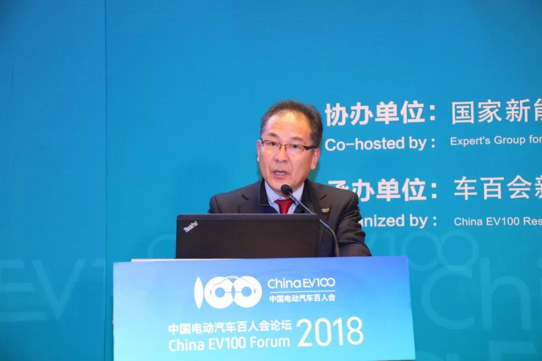 	大家下午好！首先，我想感谢中国电动汽车百人会邀请松下公司在会上发言。过去几年间，松下电器主要关注能源和汽车领域的发展，我们也很自信可以为客户提供最佳的解决方案