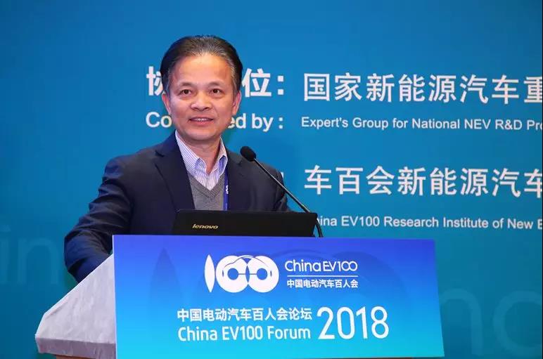 	尊敬的各位专家、各位来宾，大家下午好！我的题目是“强身健体，全面发力”.刚才赵部长讲到了“硬技术”，我想我的题目应该是很吻合的，因为现在智能化、网联化讲的越来越多，强身健体就是指原来认为比较传统的板块和平台，和占据中高端也是非常吻合的。		中国工程院院士、同济大学校长：钟志华	作为同济大学的校长，我全职在同济大学工作，但这个项目起源于2008年，稍后也会讲到新材料应用