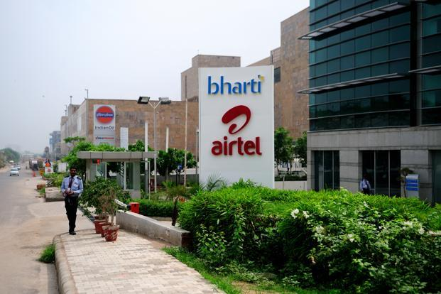                 	                    	2017年第四季度，印度移动通信市场领导者巴蒂电信（Bharti Airtel）的总收入同比下降13％至2032亿印度卢比（约合人民币203.2亿元）。		印度巴蒂电信称，这归因于其加纳子公司撤资以及国内市场的监管变化