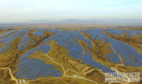 俄媒称，中国将在最近一些年里成为可再生能源发展领域的领先国，能源经济与金融分析研究所报告这样指出。报告作者强调，在美国退出巴黎协议背景下，中国或从美国手里夺过环保和新绿色技术领域全球领先国地位