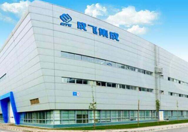 	中国储能网讯：股价创4年新低，公司证代回复长江商报记者称“上下游挤压致业绩大幅滑坡”。	□本报记者沈右荣	押宝锂电池业务“遇坎”，中国航空工业集团旗下成飞集成（002190.SZ）升级产品线应对经营挑战