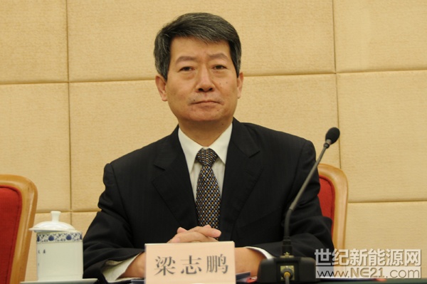 2018年1月24日（周三）上午十点，国家能源局在京召开例行新闻发布会，发布2017年度新能源并网运行情况、能源监管投诉举报处理情况，介绍放管服改革情况解读清洁取暖规划等政策。图为新能源和可再生能源司副司长梁志鹏