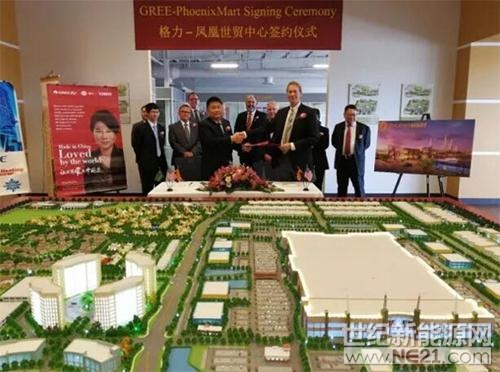 重重迹象表明，格力电器正加速向光伏领域延伸，年初董明珠爆出沙特王子也爱光伏空调消息，近日更是拿下美国全球最大光伏空调订单。来自广州日报的报道，2018年1月22日格力电器与美国亚利桑那州凤凰世贸中心销售总部举行了格力光伏多联机工程合作的签约仪式，凤凰世贸中心占地面积60万平方米，全部使用格力自主品牌光伏空调，项目总冷量超过4200冷吨，是目前全美乃至全球最大的光伏空调项目，采用的空调设备超过1200余台，光伏板装机容量超过6.7兆瓦