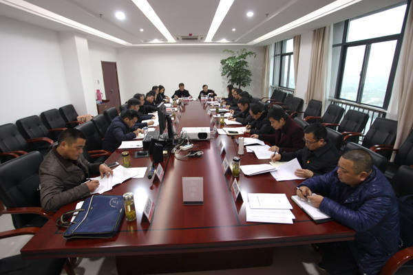 　　农村电气化网讯：1月19日上午，郎溪供电公司召开党建工作务虚会，总结年度重点工作，共同谋划2018年党建工作思路。郎溪供电公司党委副书记王九胜、纪委书记工会主席宋仙平，党建部负责人、16个党（总）支部负责人共计22人参加会议