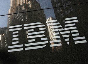                 	                     1月上旬，据公司内部人士透露，IBM计划在今年对旗下计算机服务交付业务的三分之一员工进行职务再分配，目前这项业务的员工总数为10.3万人。其中，IBM将通过减员的方式来裁减大约1万名员工