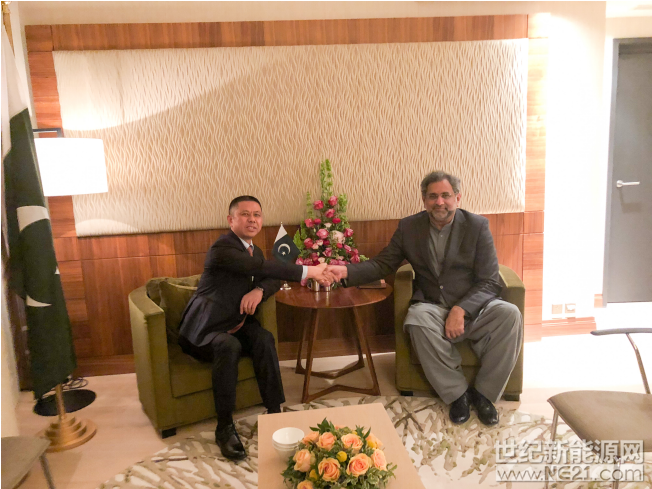 1月25日，天合光能董事长高纪凡在瑞士达沃斯出席世界经济论坛年会期间，与一同参会的巴基斯坦总理阿巴西亲切会见。双方就巴国新能源体系建设进行了深入的交谈