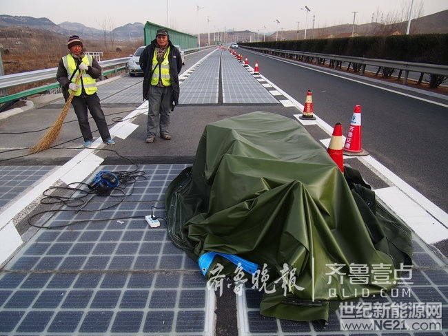 前期发生的&ldquo;南绕城光伏路面损坏事件&rdquo;引发广泛关注，济南警方随即对此展开调查。市中公安分局通过多次现场勘查，并与相关专家会商，最后认为&ldquo;可以排除损坏路面系人为盗窃、人为损坏，应属于大中型车辆高速行驶中产生颠簸，车载悬挂物对路面造成损坏，路面碎片沿路洒落&rdquo;