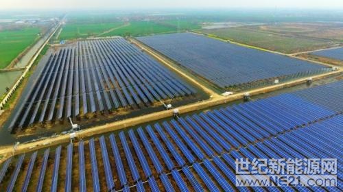 英媒称中国大力发展清洁能源煤炭等化石燃料缓慢衰落核心提示：报道称，今天，煤炭仍占到世界电力产量的超过40%，但是能源专家们预计，在10年之内煤炭所占份额将达到峰值，然后开始下降。与此同时，更为洁净的能源如太阳能和风能的成本将变得足够低廉从而实现对煤炭的超越