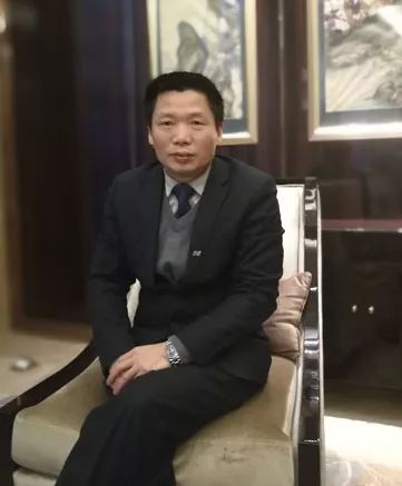 	中国储能网讯：售电如何分享万亿电力市场蛋糕？看前沿售电公司给出的真知灼见	——访湖南华自科技售配电公司总经理邓海军	新一轮电改实施至今近3年的时间里，从售电市场的蛰伏、售电公司的洗牌，售电市场中的各方主体逐渐回归理性，售电市场的格局日趋明朗，为消费者提供质优价廉的电力服务和产品的改革初衷逐步体现。作为改革的必然产物，售电市场逐渐活跃，售电业务竞争日趋白热化，售电公司的命运更是几家欢笑几家愁