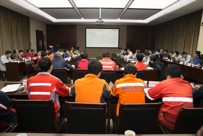 本网讯(杜健伟)1月26日,白鹤滩水电站召开2018年质量工作年会。 摄影:刘涛 会议指出,2017年对白鹤滩水电站工程来说是不平凡的一年,是成绩丰硕的一年,是实现“双零”目标(零质量事故、零安全事故)的一年
