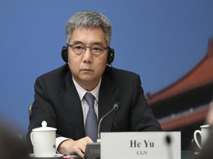 1月31日,国务院总理李克强与正在访华的英国首相特蕾莎•梅共同会见了出席中英企业家委员会的企业代表,中广核董事长贺禹作为中方代表发言,向两国领导人介绍了中国在英国及欧洲最大投资项目的进展:中广核与法国电力集团、英国政府签署英国核电项目一揽子协议以来,各项工作有序推进,目前已有15家中国企业通过欣克利角C项目资格预审,7家企业参与分包。
贺禹在发言中表示,英国核电项目自协议签署以来,各项工作有序推进,中广