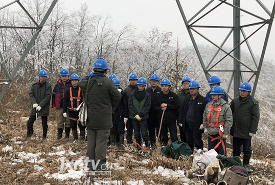             	“洪源变电站500千伏石洪线送电正常。” 1月31日下午2点14分，传来首条灾后抢修线路500千伏石洪线恢复带电的消息