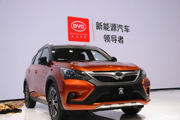 	中国储能网讯：新能源汽车的竞争已经全面延伸至电池领域，各方纷纷开始抢占动力电池制高点。	一直受困于产能的特斯拉，日前正与智利锂矿巨头SQM就锂电池原材料的供应进行谈判，未来特斯拉可能将在智利建立一座电池工厂以生产其所需的高质量锂电池