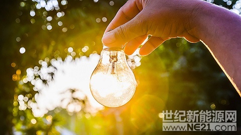 近日,国家能源局新闻发布会发布消息,2017年我国可再生能源及水电运行的相关数据如下:截至2017年底,我国可再生能源发电装机达到6.5亿千瓦,同比增长14%;其中,水电装机3.41亿千瓦、风电装机1.64亿千瓦、光伏发电装机1.3亿千瓦、生物质发电装机1488万千瓦,分别同比增长2.7%,10.5%,68.7%和22.6%。可再生能源发电装机约占全部电力装机的36.6%,同比上升2.1个百分点,可再生能源的清洁能源替代作用日益突显