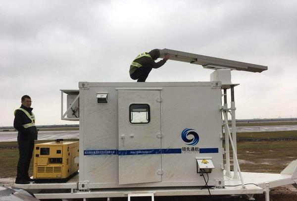 　　2018年1月31日，广东深圳宝安机场飞行区净空探测雷达正式投入使用，利用新技术手段为春运保驾护航。 (图片来自中国民用航空网) 　　飞机在飞行过程中很容易会受到鸟类和其他飞行物体的影响，尤其是无人机市场的快速发展，很容易就引起事故发生