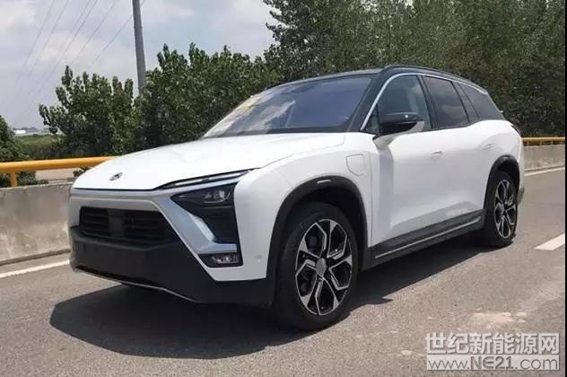 繼與江淮達(dá)成戰(zhàn)略合作協(xié)議后，蔚來(lái)汽車(chē)亦開(kāi)始了兩步走規(guī)劃。

近日，上海市嘉定區(qū)當(dāng)?shù)孛襟w《嘉定報(bào)》一則報(bào)道稱(chēng)，蔚來(lái)汽車(chē)的整車(chē)基地將搬到嘉定，目前已選址在外岡鎮(zhèn)，規(guī)劃土地800畝左右