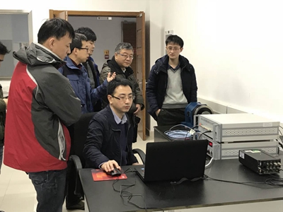 　　日前，由福建省计量院承担的福建省质监局科技项目《振动位移传感器动静态自动校准装置》顺利通过验收。&nbsp;&nbsp;现场考核&nbsp;　　振动位移传感器是振动位移测量仪器的重要组成部分，应用于机械振动测量