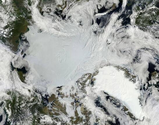             	为什么北极变暖的速度要快于地球其它地区？矿物粉尘是否会使大气变暖或变冷？了解我们居住的复杂且正在变化的地球，它如何支撑生命，以及未来人类活动如何影响的能力，是人类面临的最大挑战之一。这也是社会谋求繁荣、健康和可持续发展时所面临的重大挑战之一