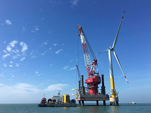             	2月7日，经过两天半的紧张测试，随着浮态下330T配重框缓缓放下，上海振华重工海工平台事业部为江苏韩通船舶重工海洋风电69自升式风电安装船配套的500T绕桩式起重机完成各项载荷测试。载荷试验的完成，意味着整机取证迈出了最关键的一步