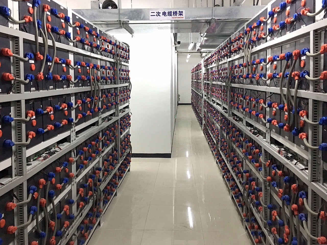 	中国储能网讯：2月8日，无锡新区星洲工业园储能系统项目与无锡供电公司签订并网协议，标志着全国最大容量商业运行客户侧储能系统正式并网运行。该项目总功率20兆瓦，电池容量160兆瓦时，是目前为止国内最大容量投入商业运行的客户侧储能系统项目