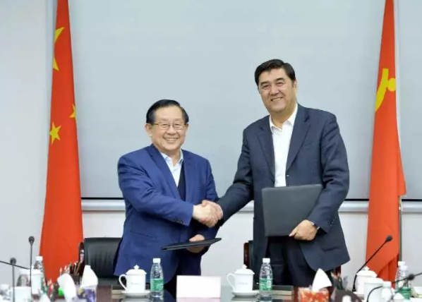 	中国储能网讯：2月13日，全国政协副主席、科技部部长万钢与国家发展改革委副主任、国家能源局局长努尔·白克力共同签署《科技部 国家能源局“科能协同”合作协议》。		双方一致表示,“科能协同”机制的建立，是科技部与国家能源局深入贯彻习近平新时代中国特色社会主义思想和党的十九大精神、创新推进能源科技工作的重要举措，是双方在能源领域科技与产业创新的新起点，对强化两部门之间合作、实现产业需求与技术创新有机衔接，深入推进能源技术革命，推动“四个革命、一个合作”能源安全新战略向纵深发展具有重要意义