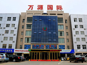             	近日，万源国际与内蒙古达茂旗航天日N新能源开发有限公司就达茂旗百灵庙二期5万千瓦风电项目达成设备供货合同。根据合同，万源国际将向内蒙古航天日N新能源开发有限公司提供25台2兆瓦（新）永磁直驱风电机组