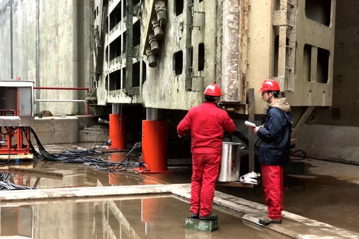      　　本网讯（吴凡&nbsp;）3月4日16时12分，三峡船闸中南二人字门开始缓缓下降，55分钟后安全、平稳回落到位。至此，三峡船闸南一、中南一、南二、中南二、南四、中南四6扇人字门全部安全回落到位，平均用时53分钟