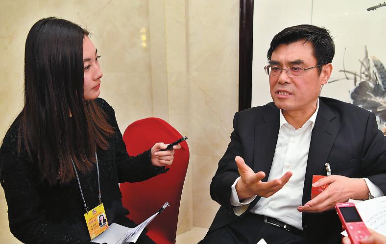 　　编者按 党的十九大谋划了全面建设社会主义现代化强国的宏伟蓝图，强调培育具有全球竞争力的世界一流企业。目前，电力领域各央企纷纷据此提出了新的战略目标，进一步谋求转型发展