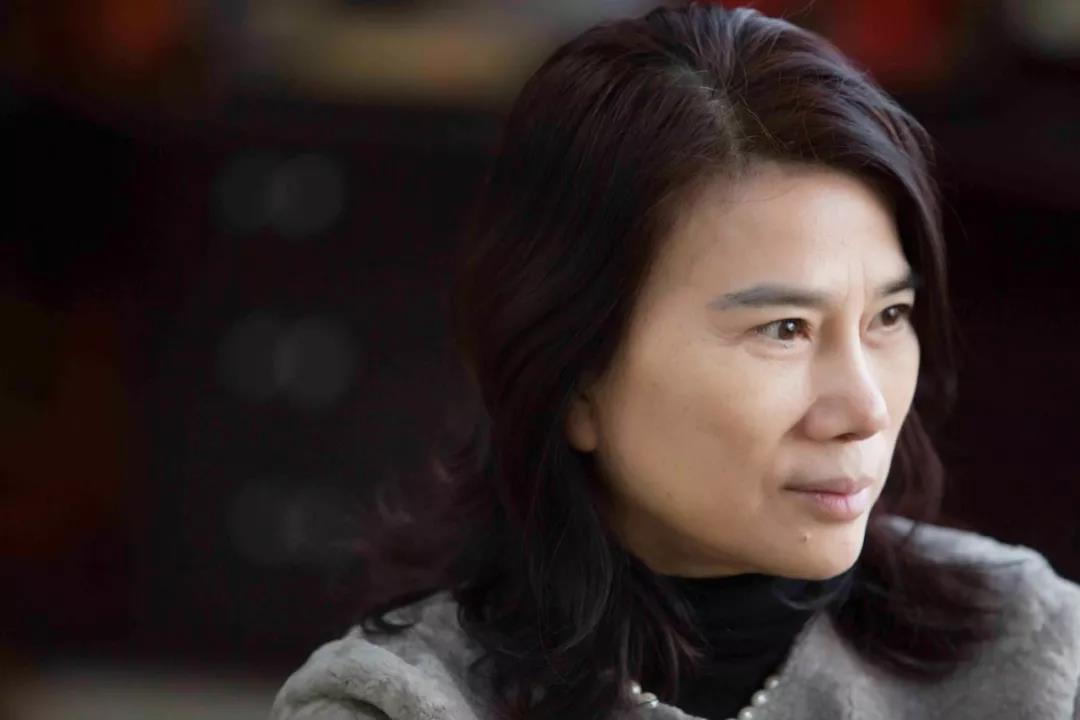 	中国储能网讯：3月3日晚间，《中国企业家》采访了正在参加全国人民代表大会的董明珠，本文为针对珠海银隆的采访内容。		摄影：《中国企业家》杂志 邓攀	2016年12月，董明珠携多位商界巨子共同对银隆投资30亿元，其中董个人投资10亿元，可以说是押上了全部身家