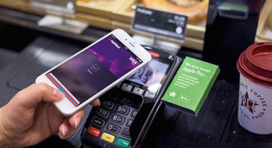 
                
	
                    
	蘋果的Apple Pay 支付服務除了可以用于網(wǎng)購、實體店支付和App Store 支付外，還可以支持公交系統(tǒng)的刷卡乘車服務。目前Apple Pay Transit 服務已在日本、英國、美國、俄羅斯和中國的指定城市啟動（比如廣州、杭州的地鐵），不過最新證據(jù)表明該服務將在我國進一步擴展至更多的城市