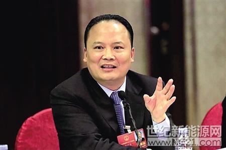&nbsp;全国人大代表刘汉元 受访者供图&nbsp;新能源的发展备受关注，政府工作报告指出，要坚持人与自然和谐发展，着力治理环境污染，生态文明建设取得明显成效。在2018年，要优化能源结构，煤炭消费比重下降8.1个百分点，清洁能源消费比重提高6.3个百分点
