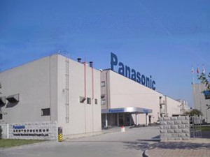                 	                    	日前，日本松下电器旗下负责汽车相关业务的副社长伊藤好生表示，公司正在研究是否在中国江苏省的两家工厂内进行电动汽车(EV)等所用电池的生产。虽然目前江苏省的工厂正在进行笔记本电脑锂电池的生产，但该项目一旦确定下来，将会把旧生产线转换成车载电池生产线，或是新建生产线