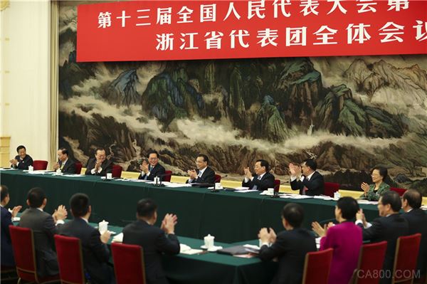                     	李克强总理3月7日来到十三届全国人大一次会议浙江代表团参加审议。一位旗舰级制造业企业代表介绍，通过“互联网＋”，加快推动新旧动能转换，企业实现了老基地技术改造和老产品转型升级，使老树焕发了新芽