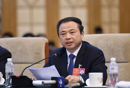 	白明琴 摄&ldquo;新时代新作为，为进一步推进生态文明建设，促进高质量、可持续发展，迫切需要统筹考虑生态文明建设与体制改革理念、原则、目标和要求，制订生态文明建设促进法&hellip;&hellip;&rdquo;全国人大代表、天能集团董事长张天任在接受记者采访时表示，要积极为推进生态文明建设建言献策，并就自身企业所属行业，围绕铅蓄电池回收体系建设、鼓励已达标环保电池企业发展给出了具体建议。记者：在您看来，电池企业应该如何切实践行生态文明建设?张天任：积极构建全国废旧铅蓄电池规范化回收体系