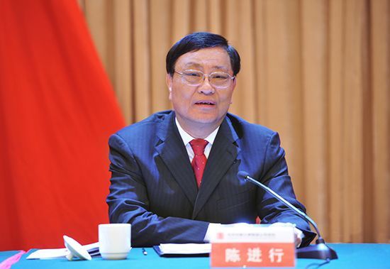             　　3月10日，全国政协委员、大唐集团公司董事长、党组书记陈进行在委员驻地接受了《中国能源报》记者专访。&nbsp;　　陈进行认为，随着现代经济体系建立，能源消耗强度将逐步下降，能源需求总量增长逐步放缓，必须深刻认识到能源结构的变化并把握机遇，并就能源供给侧改革、散煤治理、清洁能源供暖等两会热点问题表达了看法，认为变煤炭的“分散燃烧”为“集中燃烧”是当务之急
