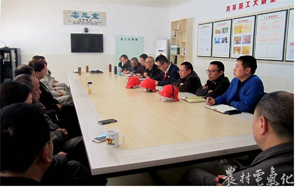 　　农村电气化网讯：3月12日，蓬溪公司副总经理罗涛带领党委组织部、运维检修部人员对红江发电厂发电运行模式进行了调研。　　&ldquo;红江发电厂发电运行执行五班三运转模式，是严格按照《劳动法》的相关规定，充分结合红江发电厂设备状况、人员年龄结构、人员分布等情况制定的，如改为五班两运转，将造成运行人员超时、疲劳上班，极易发生误操作等不安全行为